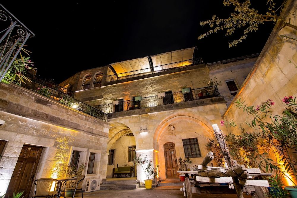 undefined Elegance Cave Suites 10
