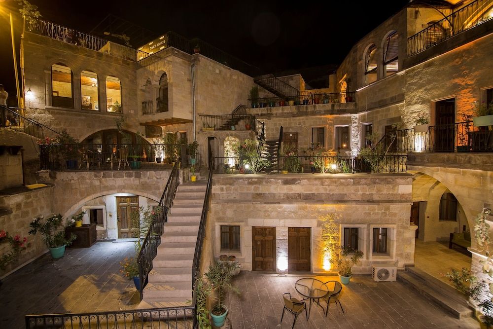 undefined Elegance Cave Suites 8