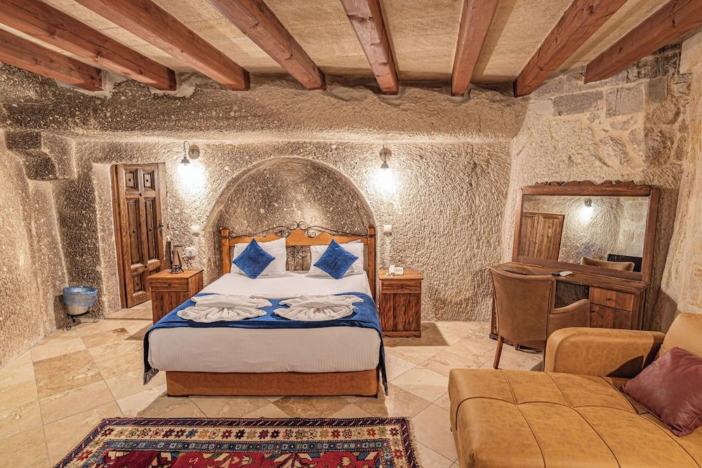 Elegance Cave Suites Deluxe Double Room 4