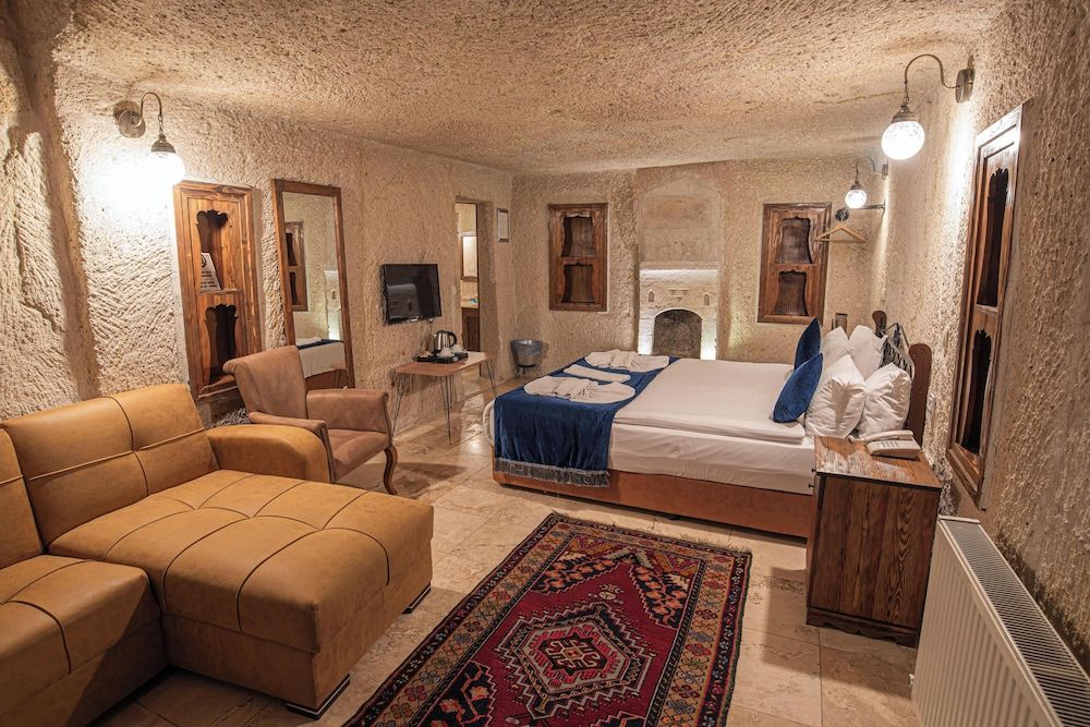 undefined Elegance Cave Suites 3