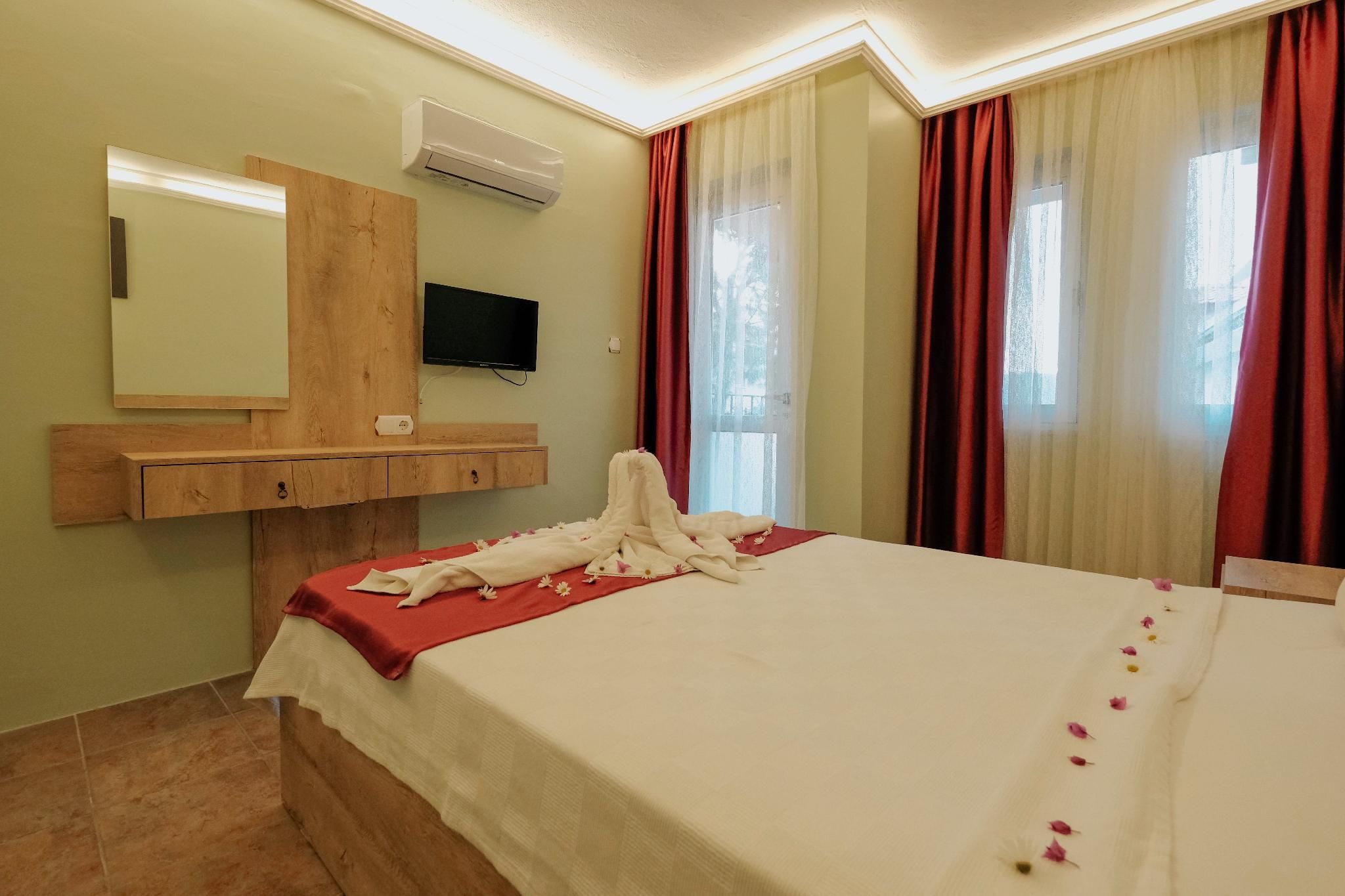 Tunacan Hotel Standard Deluxe Room with Balcony