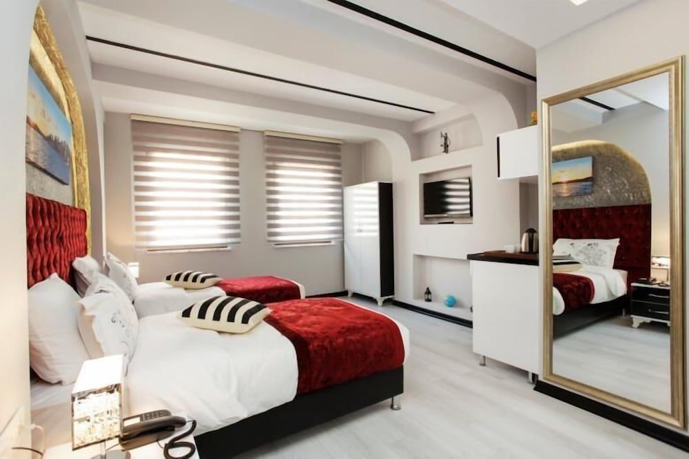 undefined Taksim Doorway Suites 8