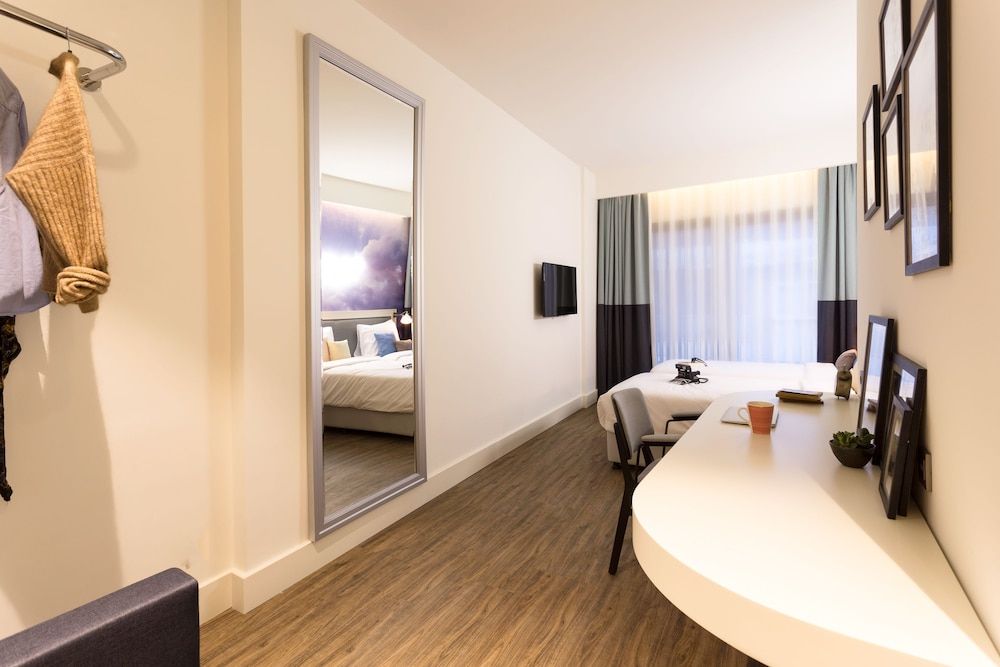 Cloud7 Hotel Puffy Queen Cloud 3