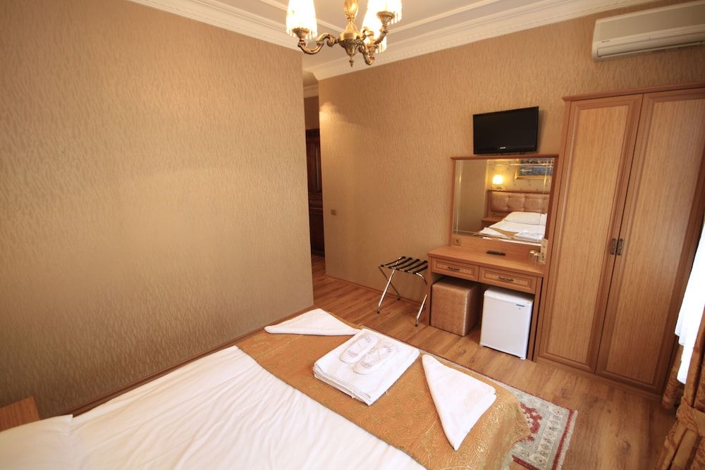 Tashkonak Studio Suites Double Room, Ground Floor