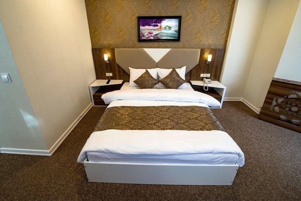 Kars-i Sirin Hotel Deluxe Double Room 3