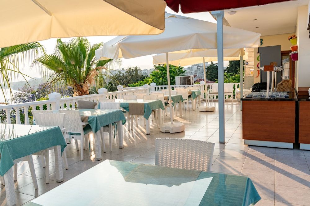 undefined Bacchus Pension 10