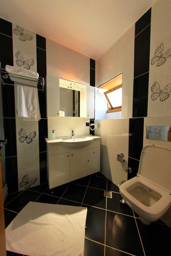 Bacchus Pension Deluxe Double Room 10