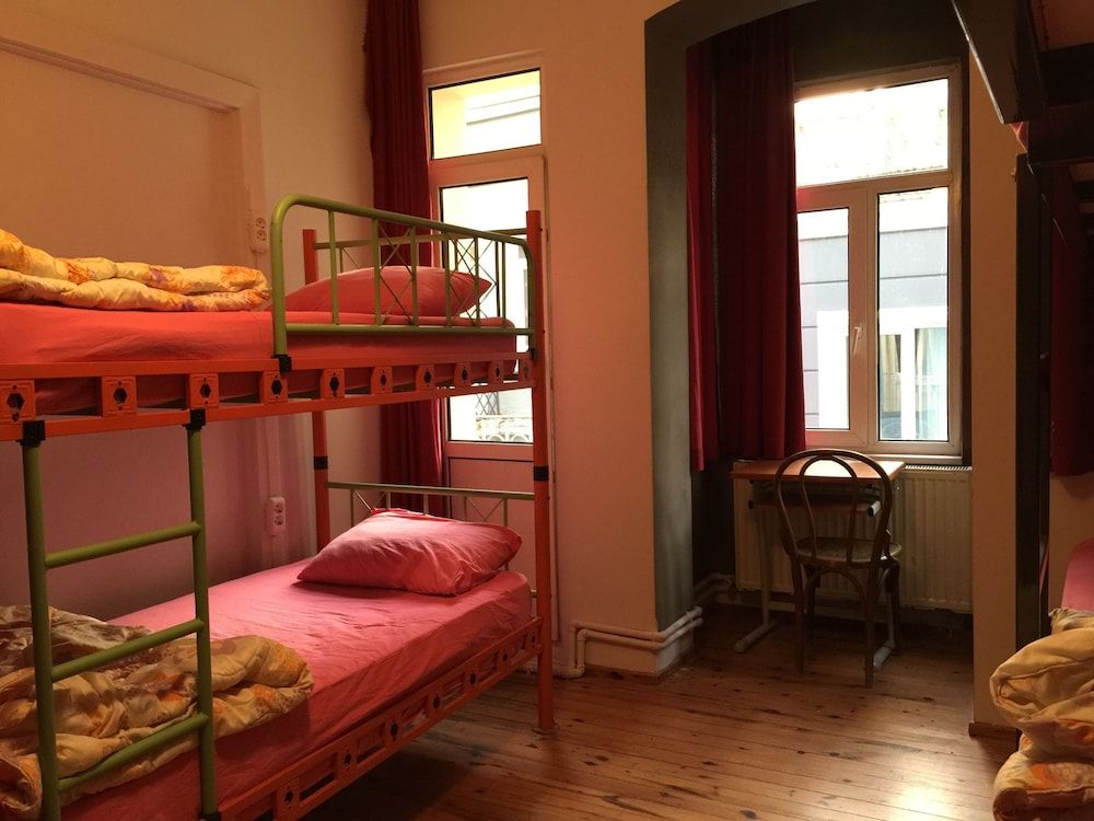 Innjoy Hostel - Adults Only Shared Dormitory, Women only (6 Beds) 3