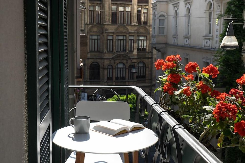 Pera Neuf Deluxe Room, Balcony 7