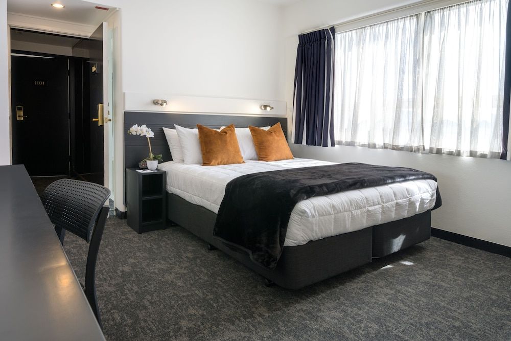 Bay Plaza Hotel Standard Double Room, 1 Queen Bed 3