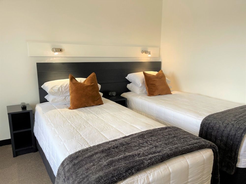 Bay Plaza Hotel Standard Twin Room