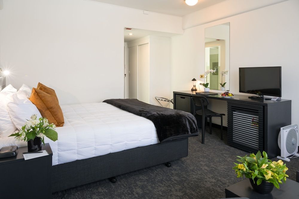 Bay Plaza Hotel Standard Double Room, 1 King Bed 2