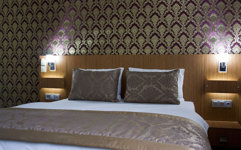 Istanbul Central Hotel Economy Double Room, No Windows (Basement) 2