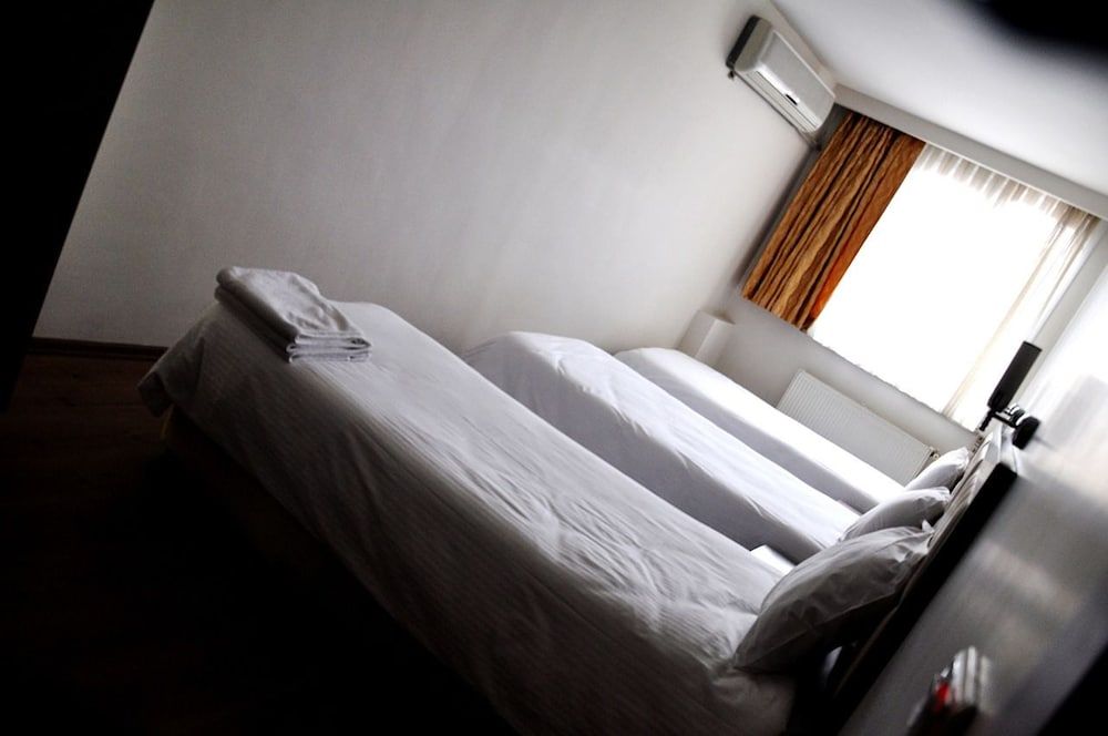 undefined Hivas Hotel 10