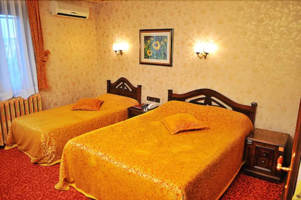 undefined Grand Hotel de Londres 2