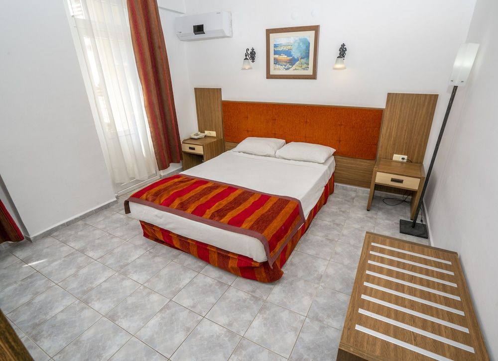 ECONOMY SUITE,  AIR CONDITIONING WITH EXTRA FEE