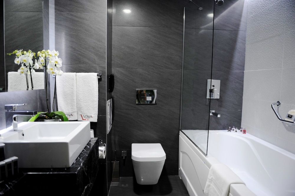 Lova Hotel SPA Deluxe Room 4