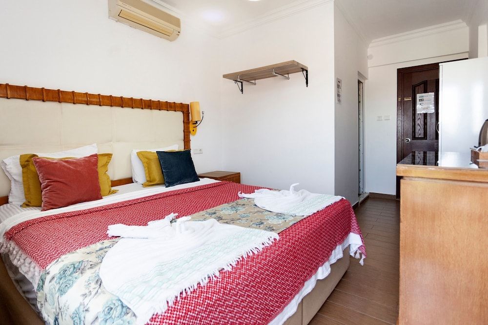 Standard Room (King)