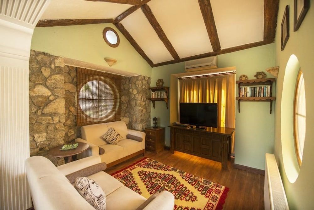 The Olive Tree Studios - Adults Only Cottage, 2 Bedrooms 7