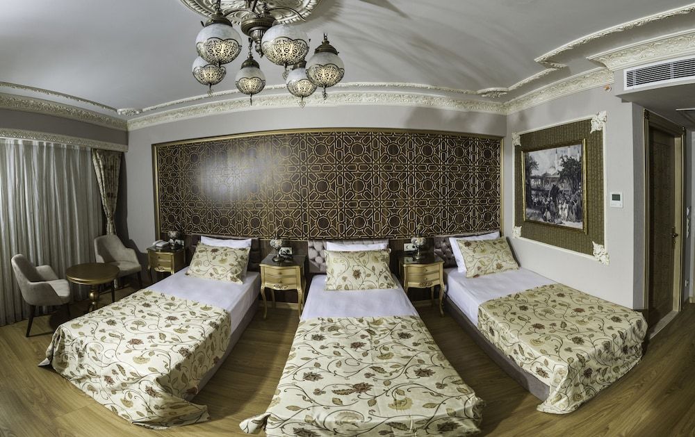 Phosphorion Hotel Deluxe Triple Room