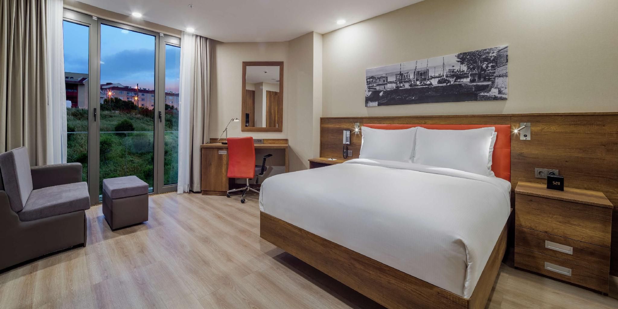 Hampton by Hilton Canakkale Gallipoli Queen Room with Sofa Bed