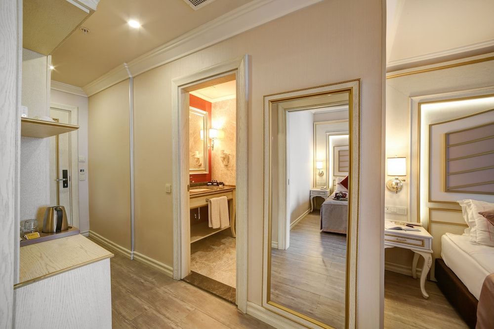 undefined Halifaks Hotel