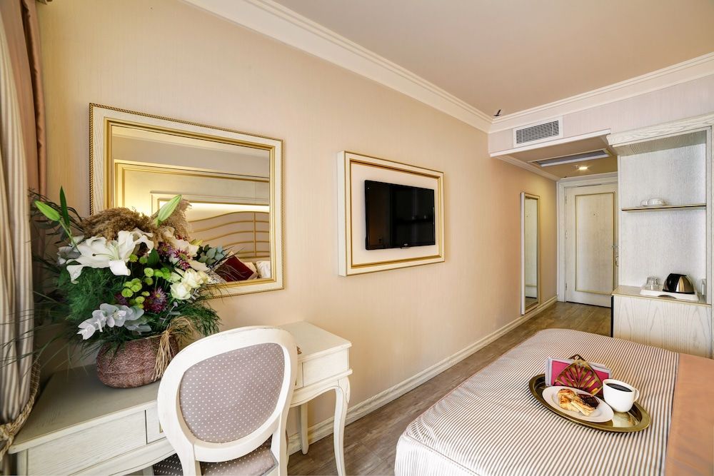 Halifaks Hotel Deluxe Double or Twin Room, 1 King Bed, Balcony, City View 11