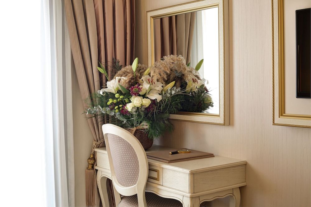 Halifaks Hotel Deluxe Double or Twin Room, 1 King Bed, Balcony, City View 12