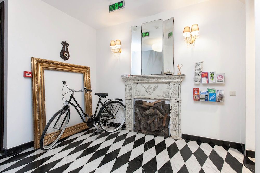 undefined Chiconomy Suites 7