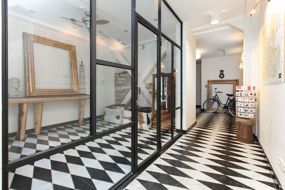 undefined Chiconomy Suites 8