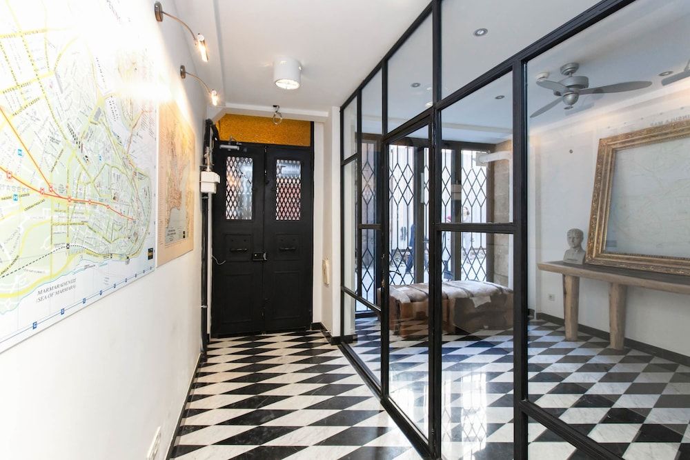 undefined Chiconomy Suites 9