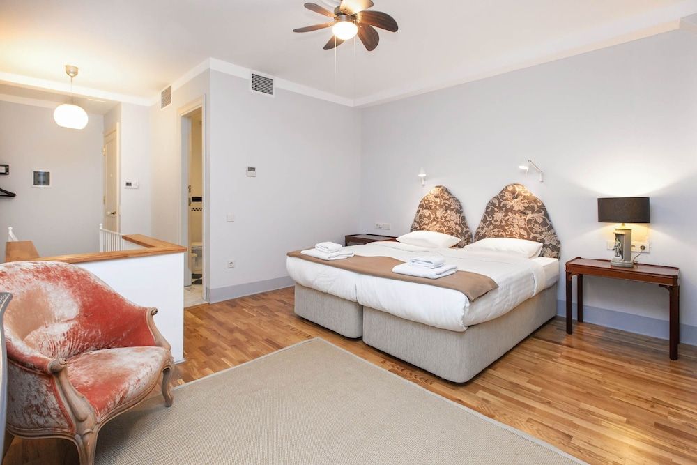 undefined Chiconomy Suites 10