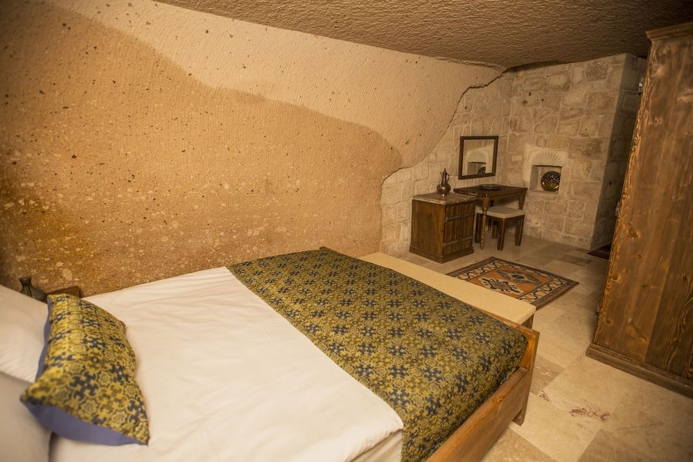 Helike Cave Suites Standard Room 14