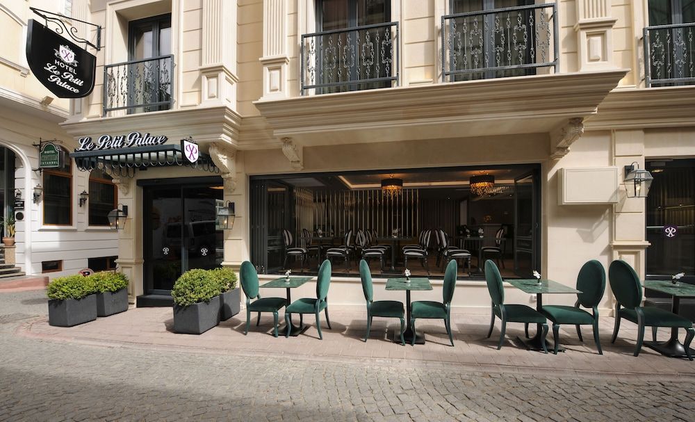 undefined Le Petit Palace Hotel 9