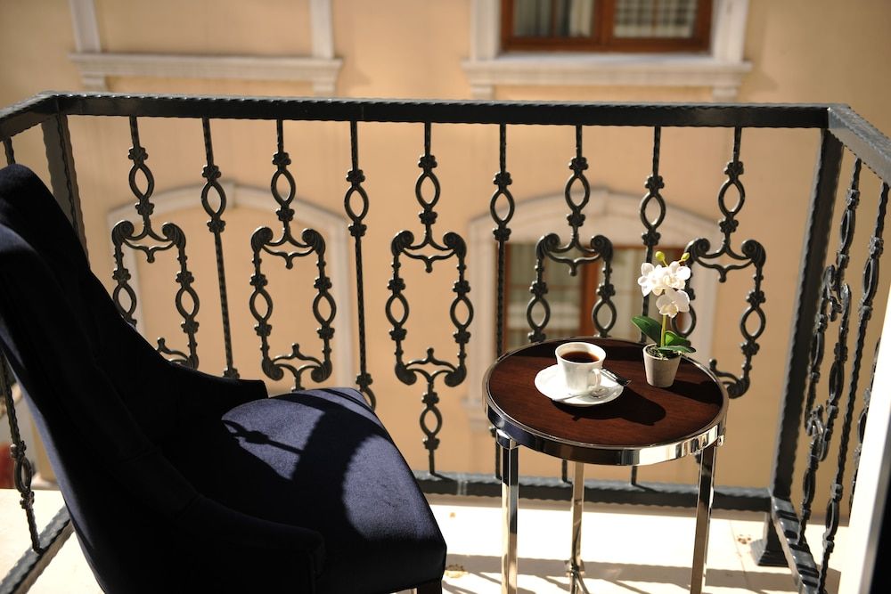 undefined Le Petit Palace Hotel 5