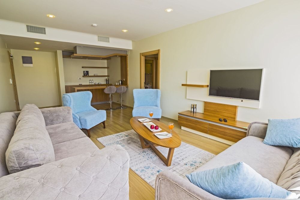 Alesha Suite Luxury Studio Suite, 1 Bedroom, City View 3