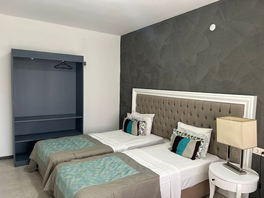 Family Room, 2 Bedrooms