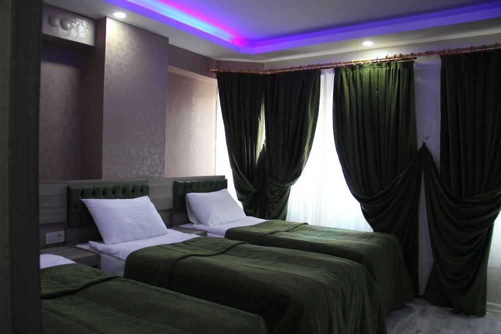 undefined Kaya Madrid Hotel 3