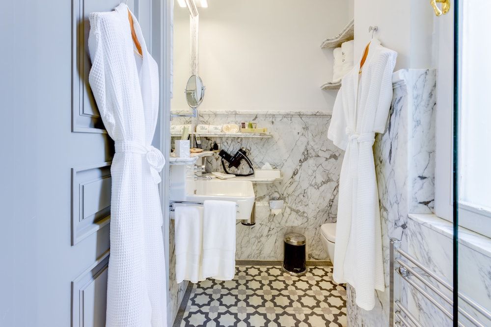 Ravouna 1906 Suites - Special Class, Adults Only Deluxe Suite, Sea View 8