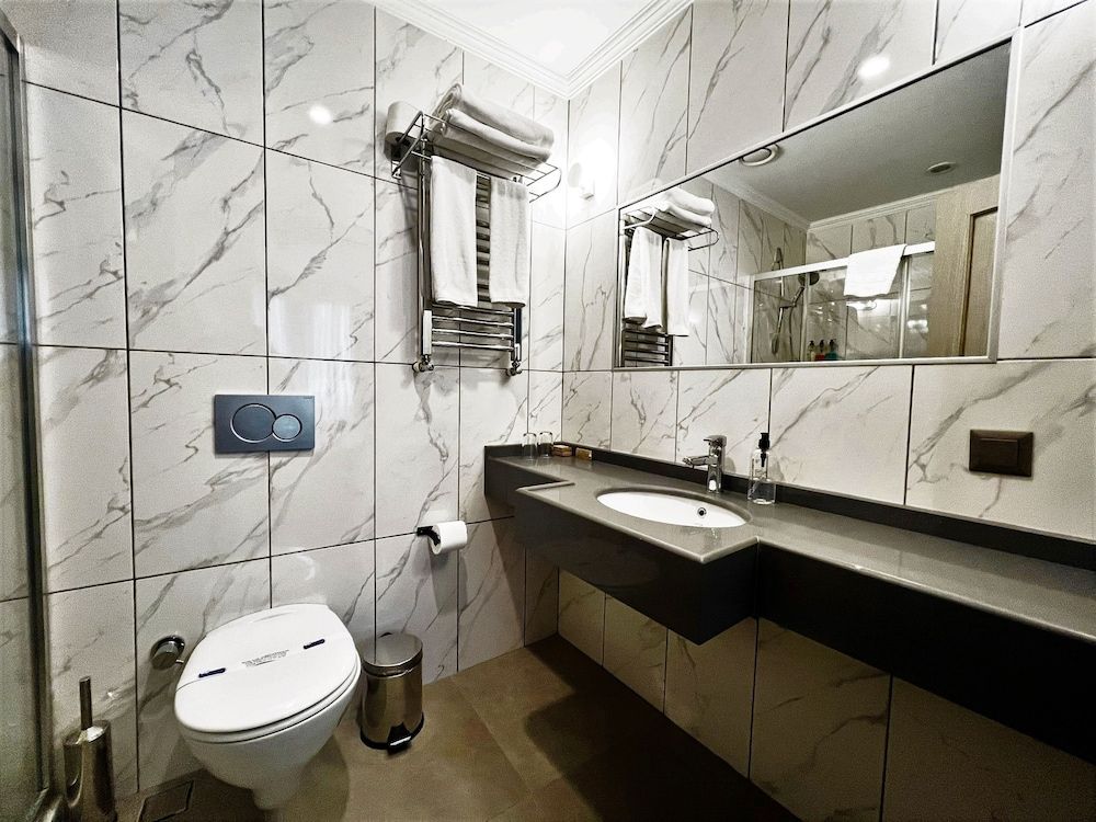 Seraglio Hotel & Suites Economy Room 4