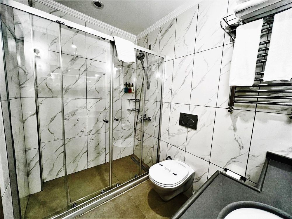 Seraglio Hotel & Suites Economy Room 5