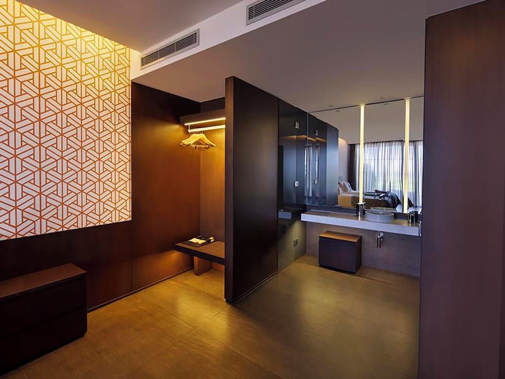 Royal Suite Family Sea Quad