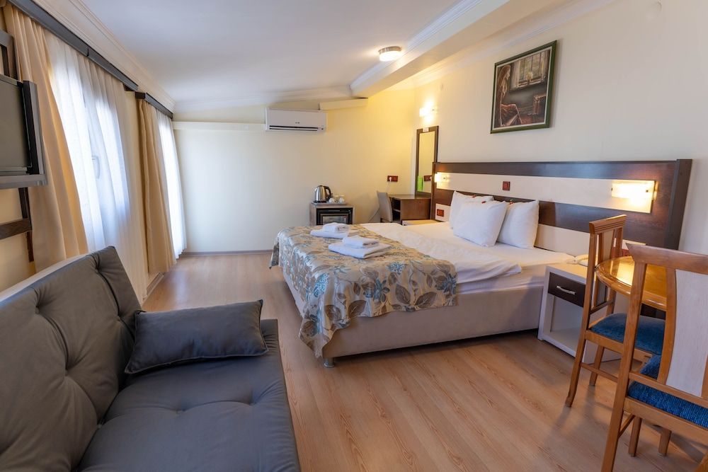 Hotel Karacam Family Room, City View