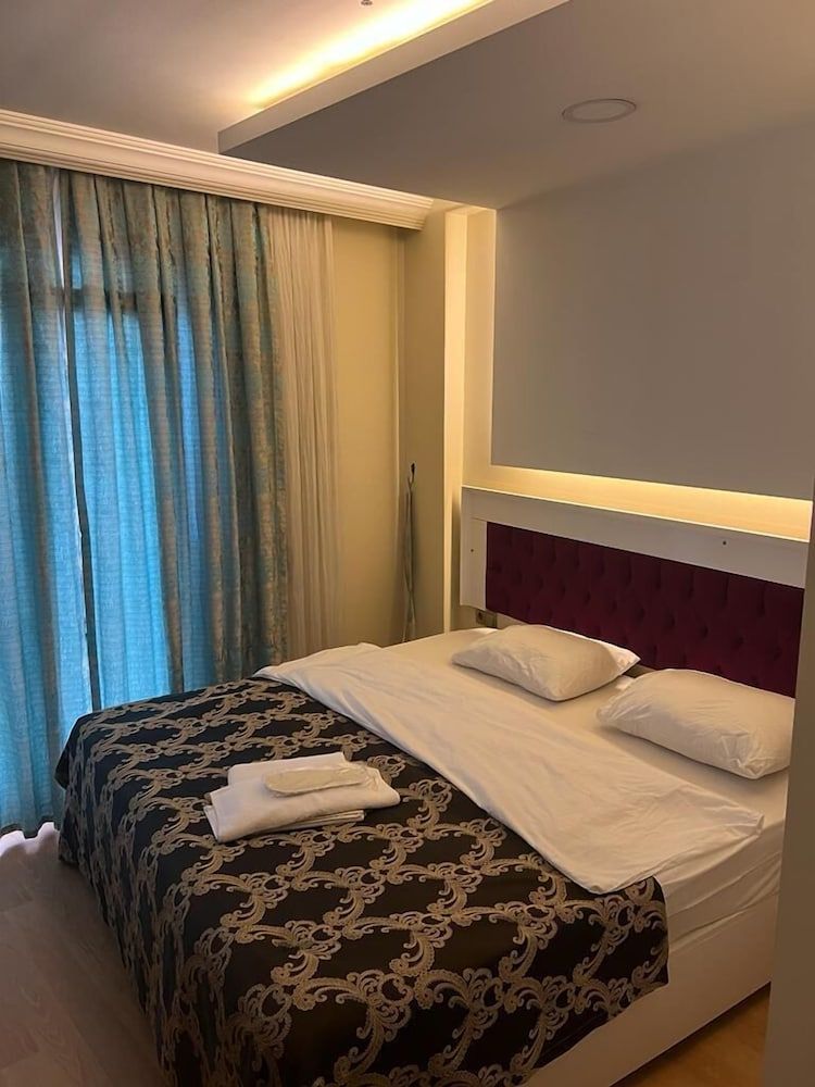 undefined Sanli Hotel 2