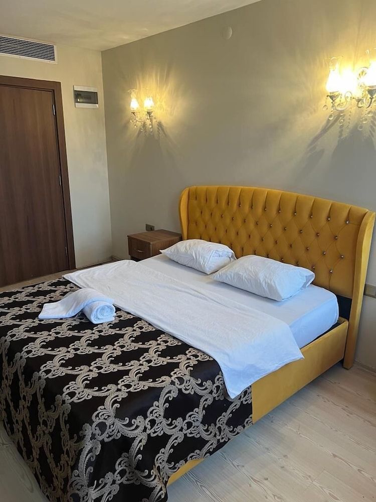 undefined Sanli Hotel 4