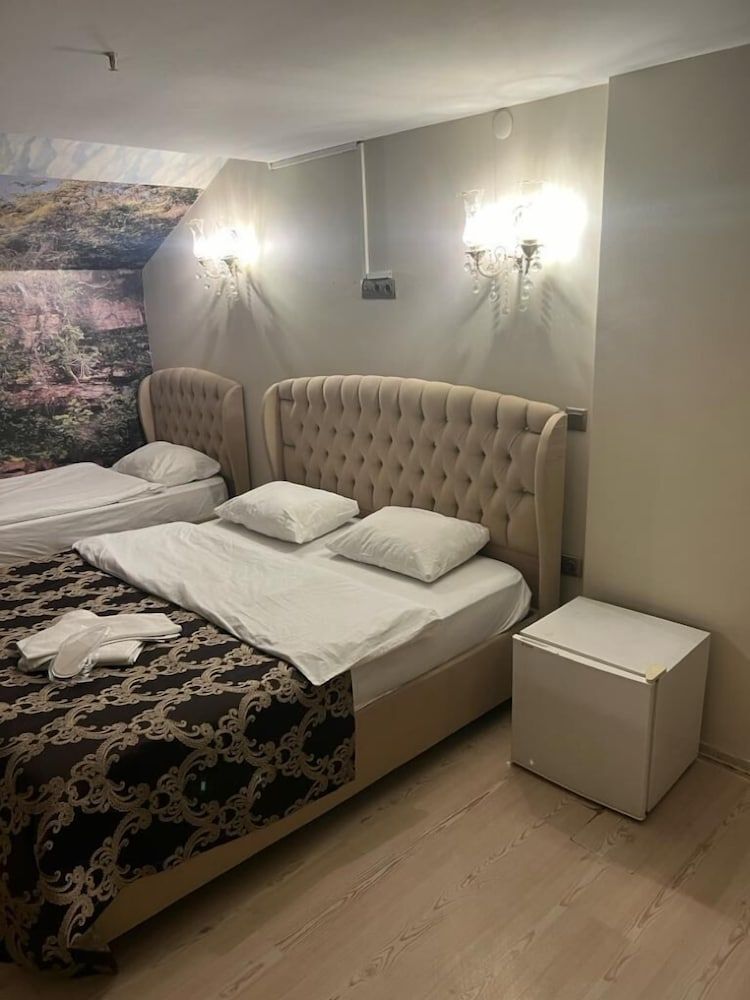 undefined Sanli Hotel 7