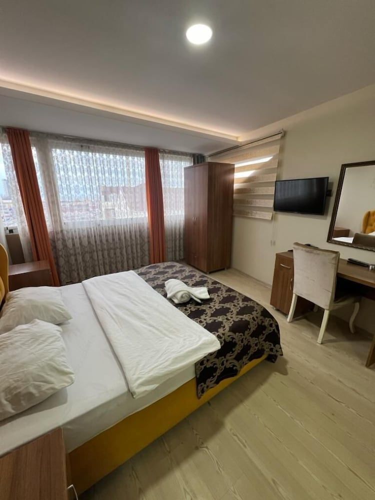 undefined Sanli Hotel 8