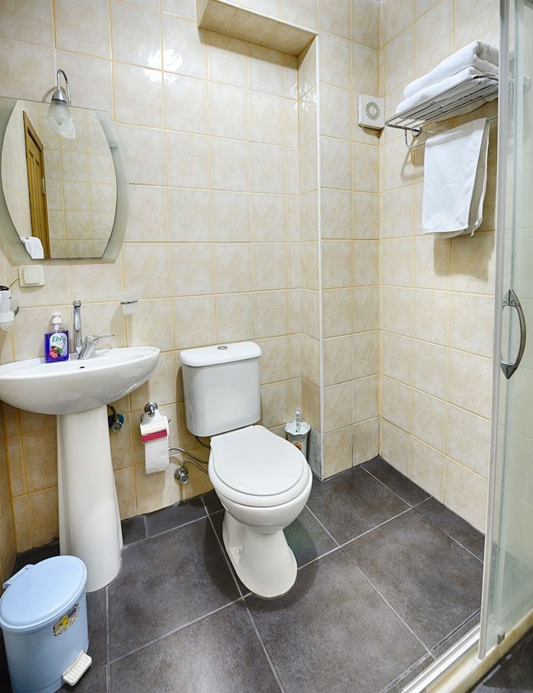 Akdeniz Hotel Economy Double Room 5