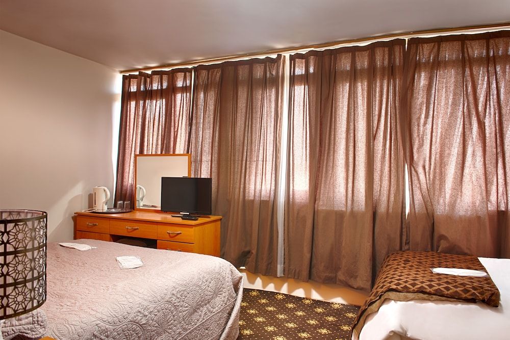 Akdeniz Hotel Economy Twin Room, City View 3