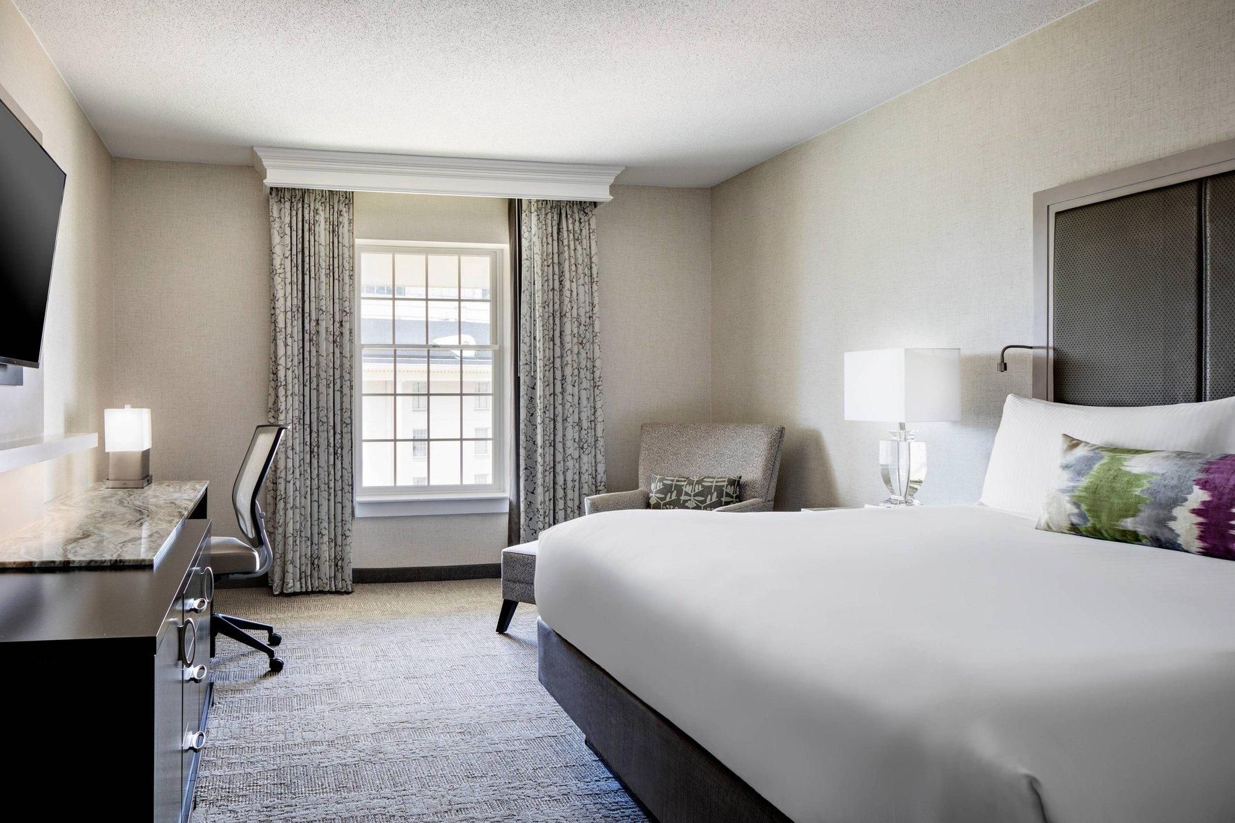 Junior Suite, 1 King, Exterior View
